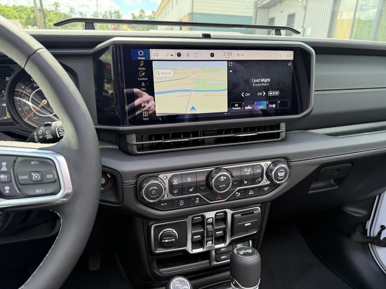 2026 Jeep Wrangler SAHARA 4X4 Photo