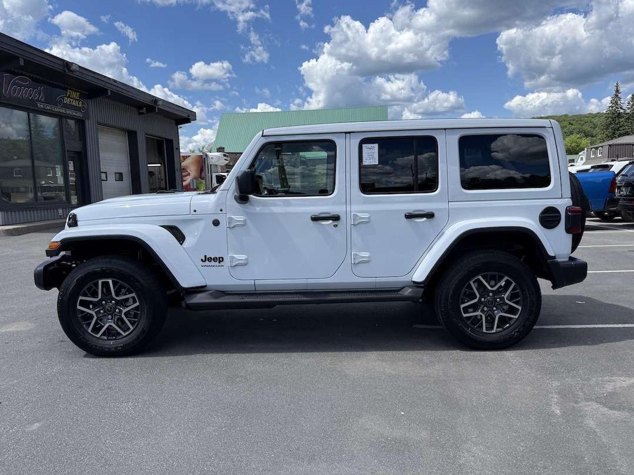 2026 Jeep Wrangler SAHARA 4X4 Photo