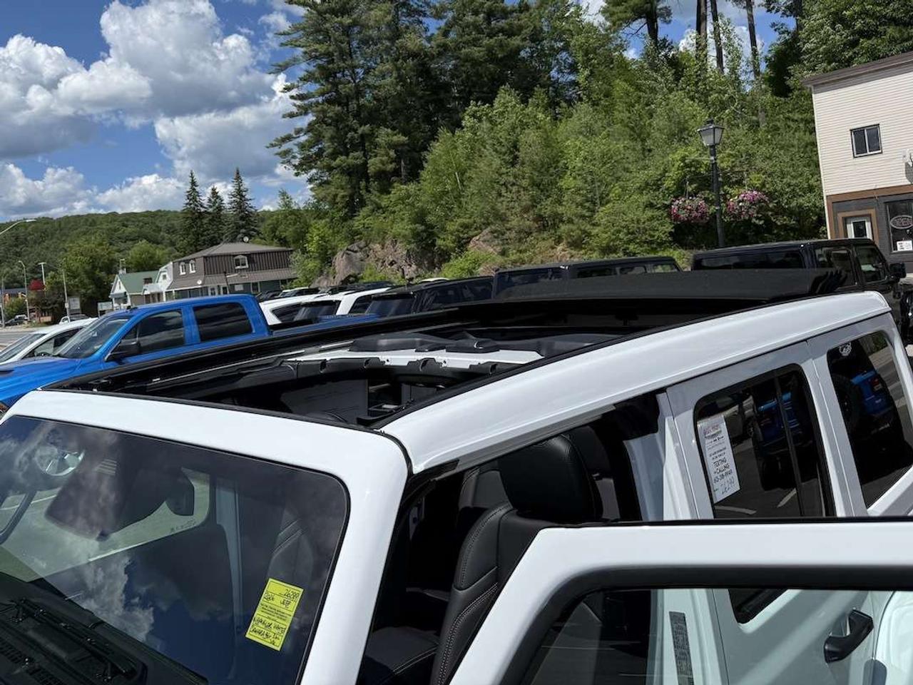 2026 Jeep Wrangler SAHARA 4X4 Photo