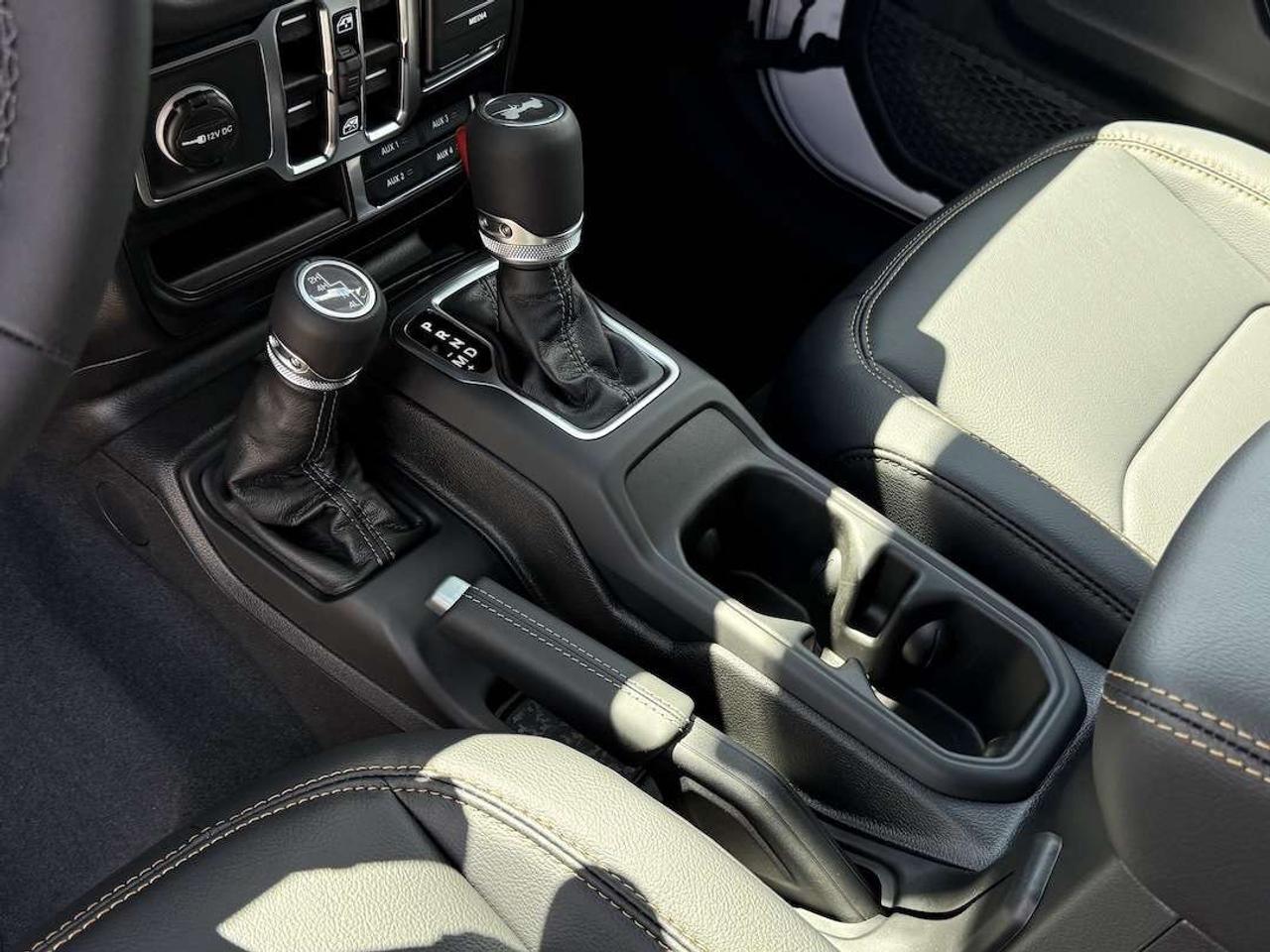 2026 Jeep Wrangler SAHARA 4X4 Photo