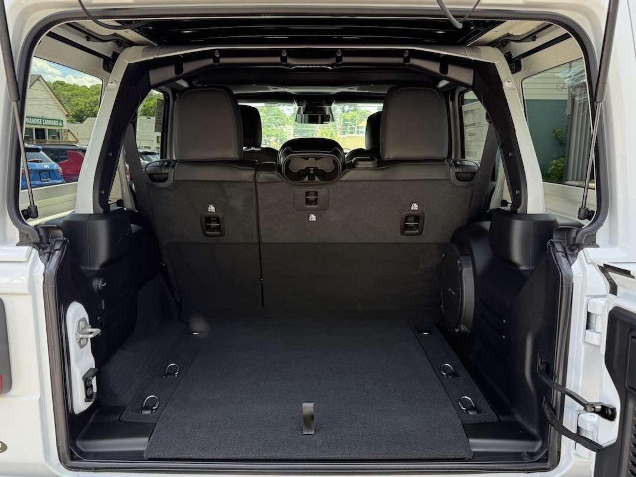 2026 Jeep Wrangler SAHARA 4X4 Photo