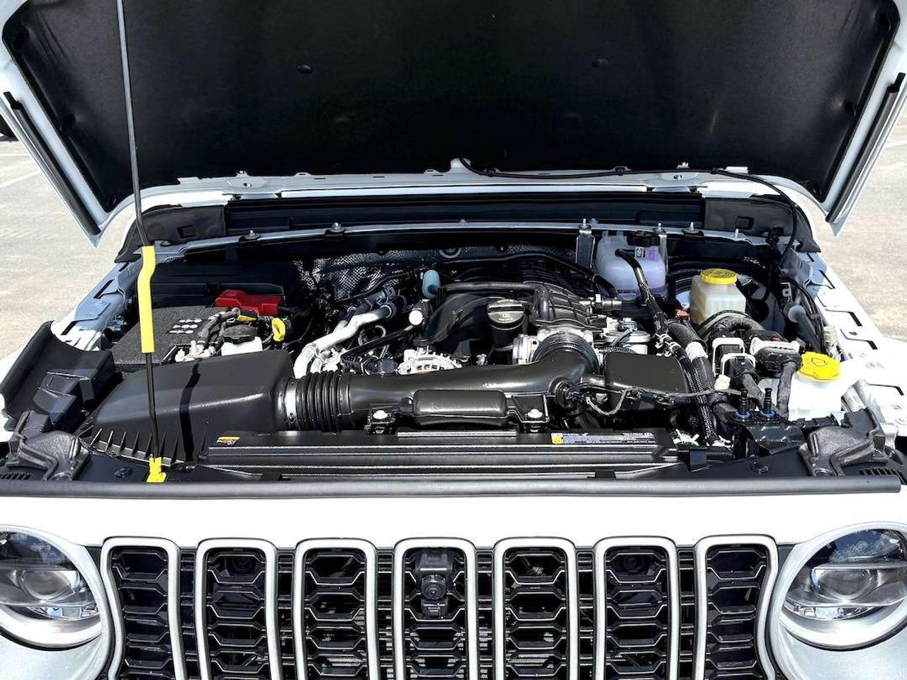 2026 Jeep Wrangler SAHARA 4X4 Photo