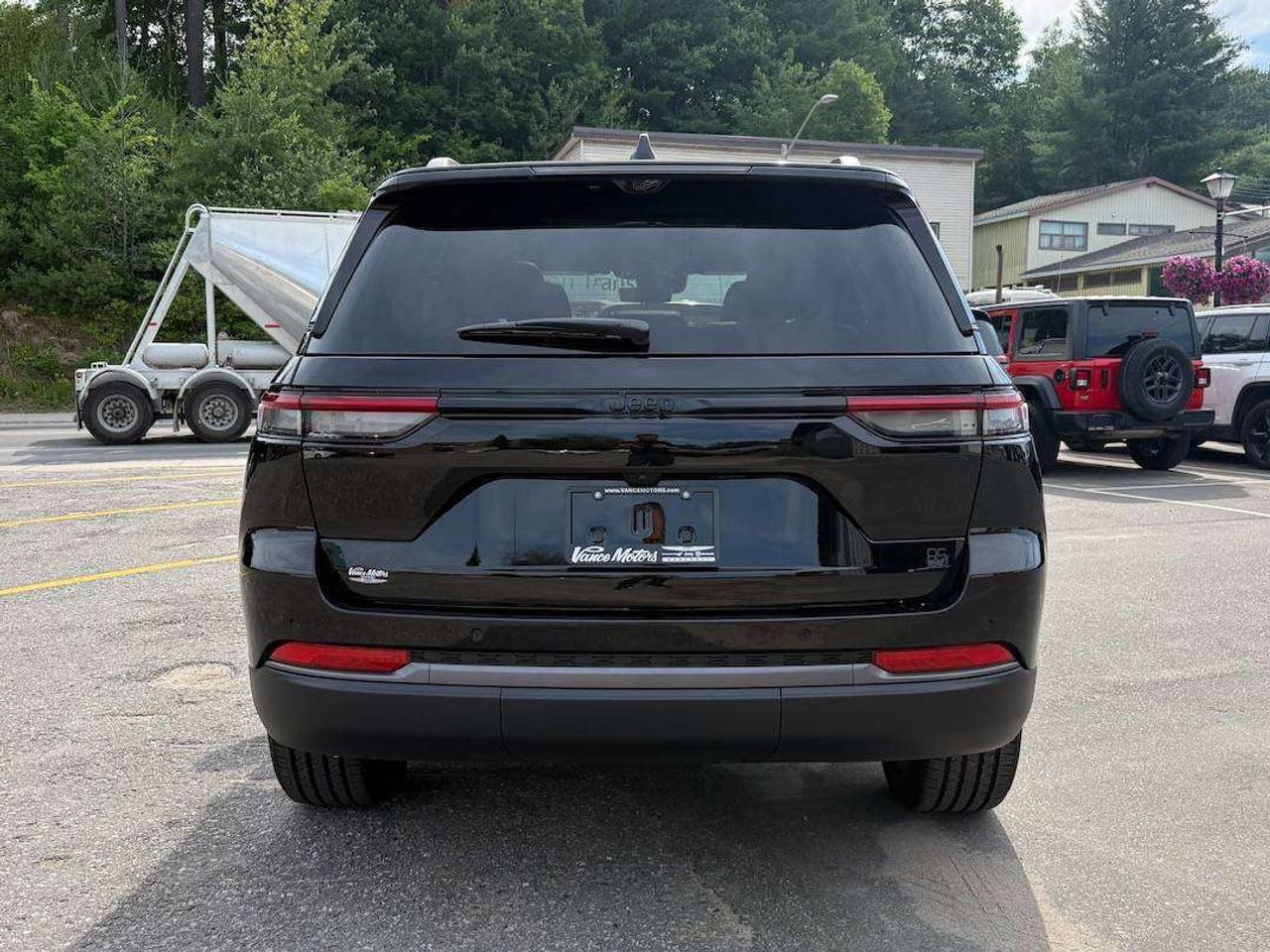 2026 Jeep Grand Cherokee 85th Anniversary 4x4 Photo