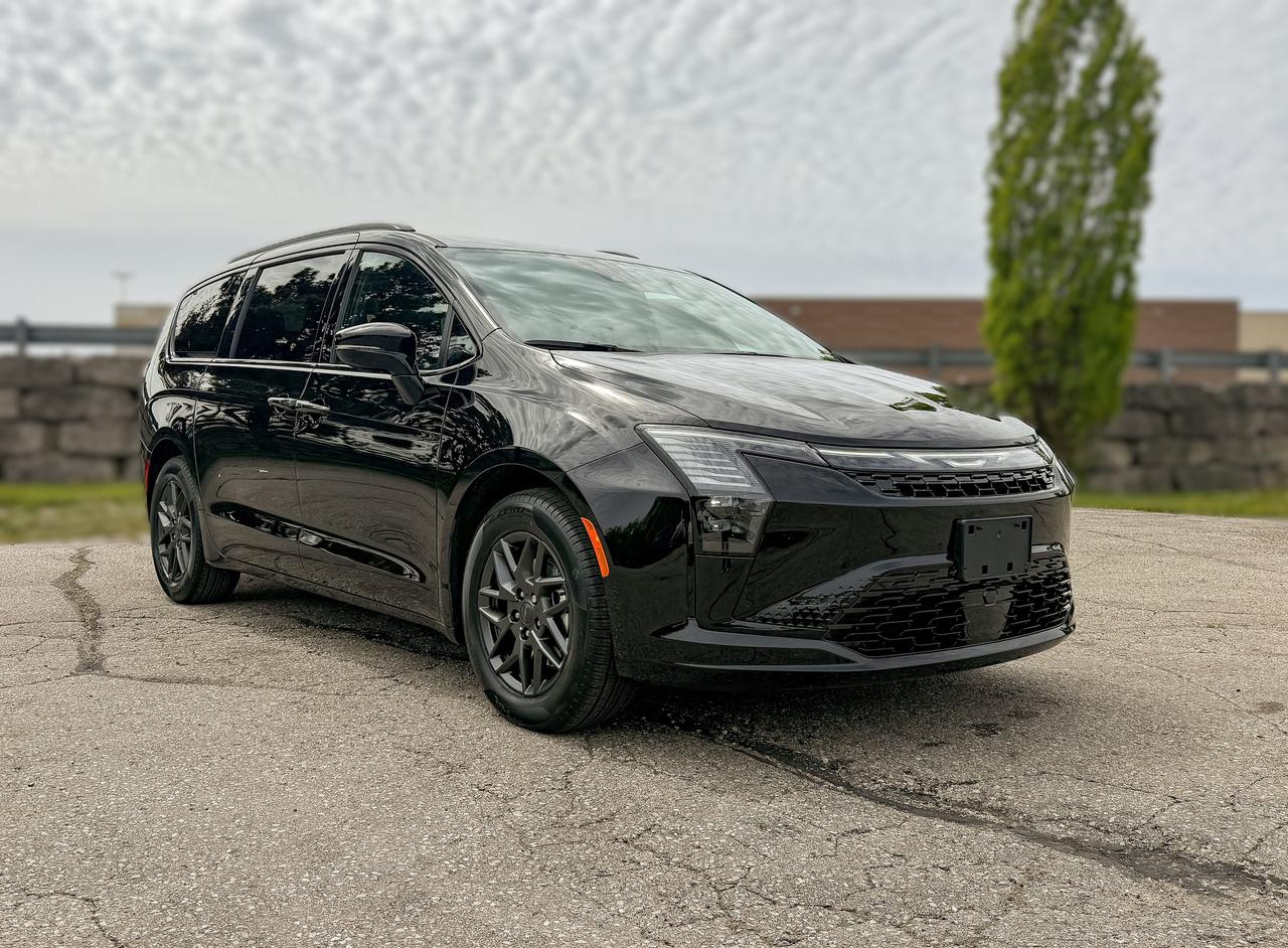 2027 Chrysler Pacifica Select FWD Photo