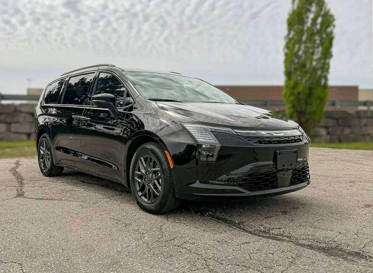 2027 Chrysler Pacifica SELECT | S Package Photo