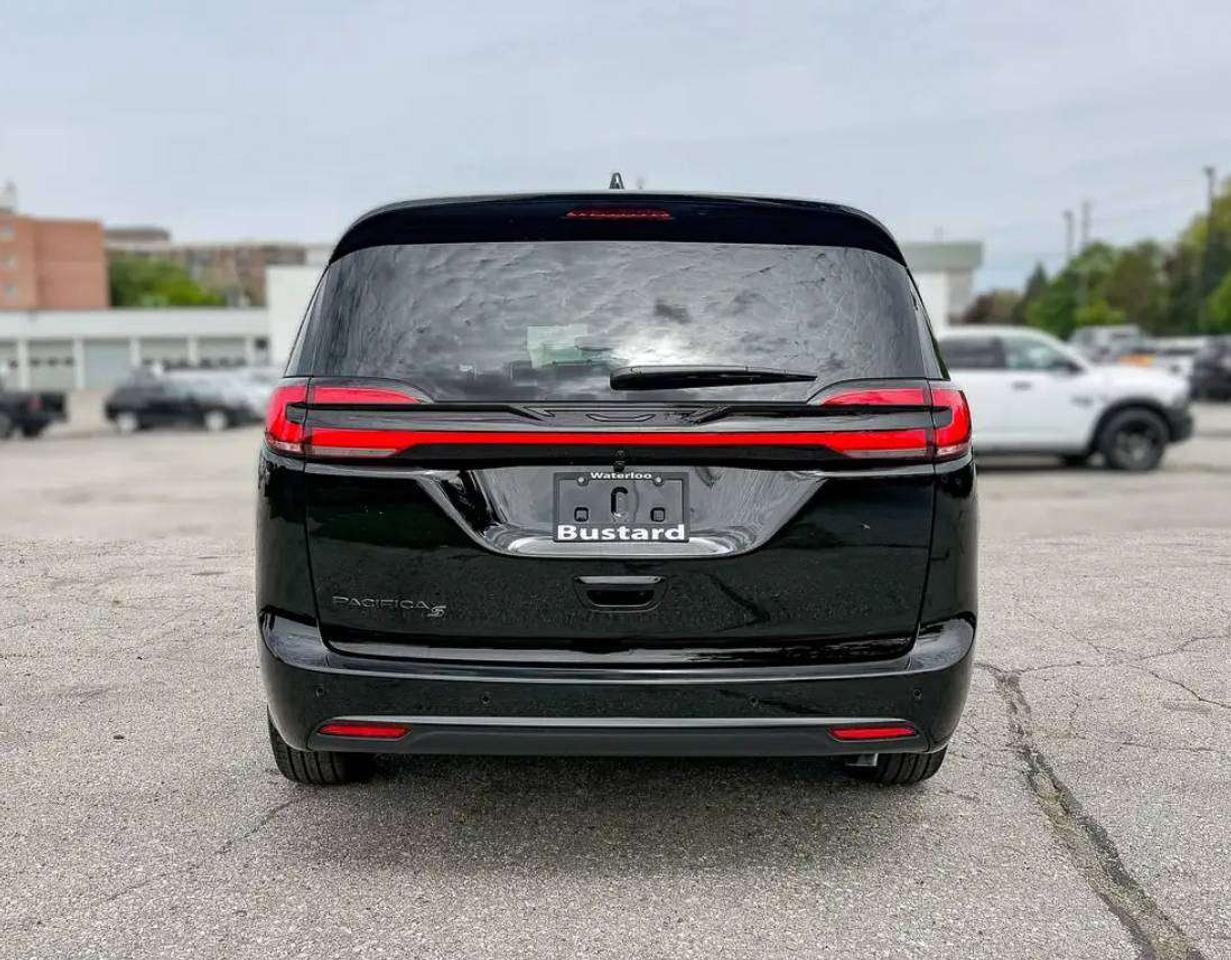 2027 Chrysler Pacifica SELECT | S Package Photo