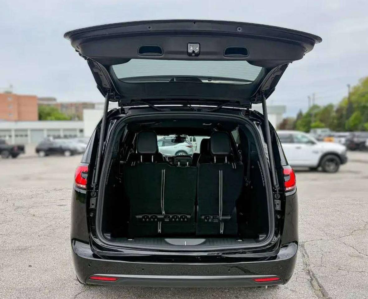 2027 Chrysler Pacifica SELECT | S Package Photo