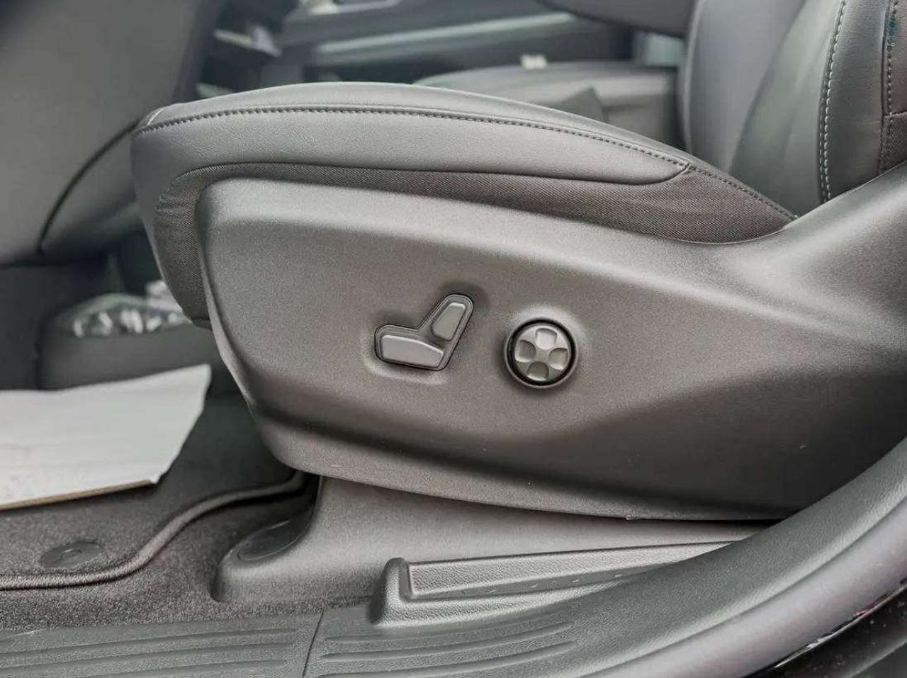 2027 Chrysler Pacifica SELECT | S Package Photo