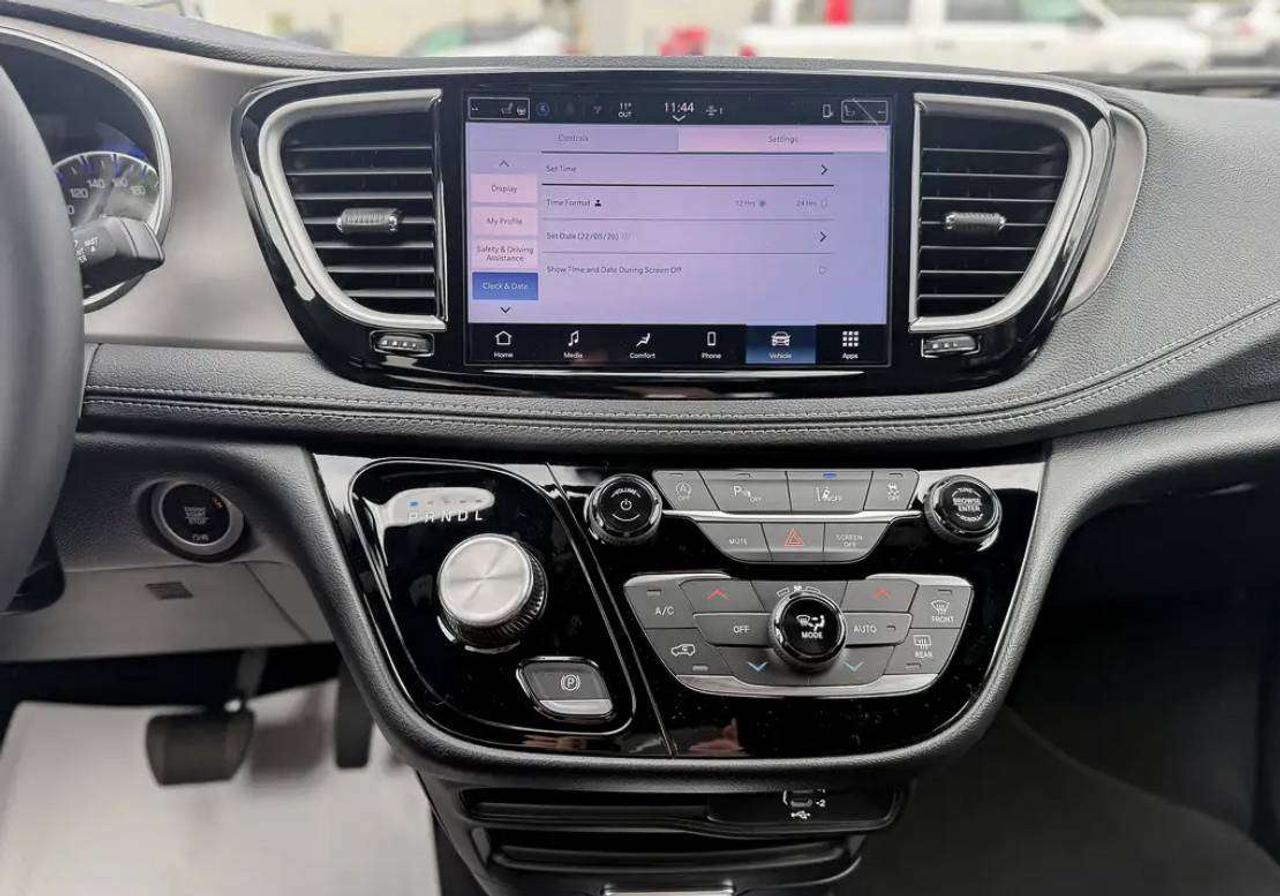 2027 Chrysler Pacifica SELECT | S Package Photo