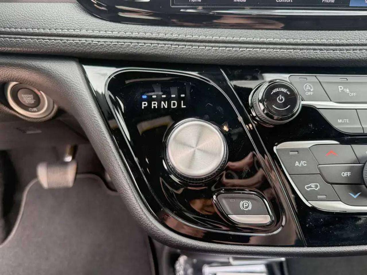 2027 Chrysler Pacifica SELECT | S Package Photo