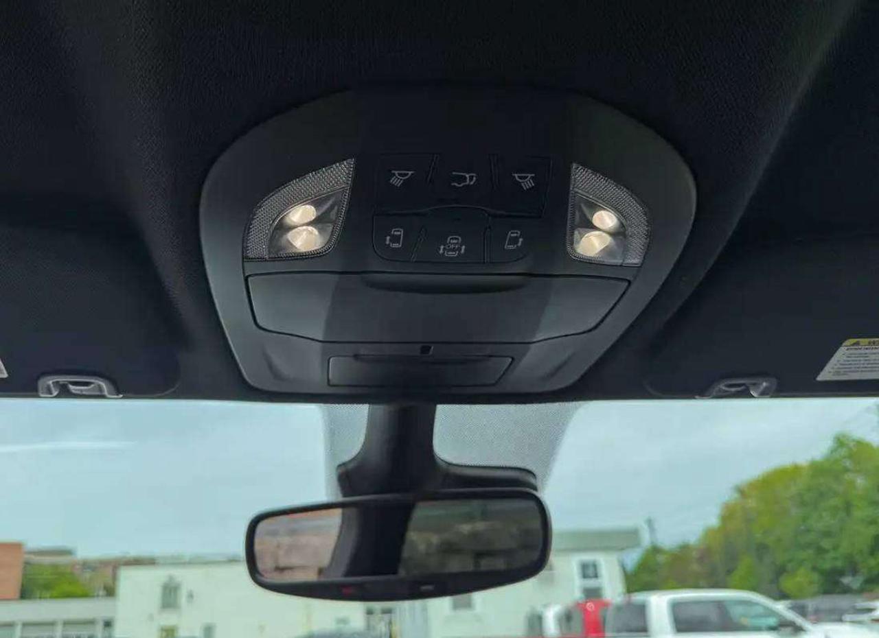 2027 Chrysler Pacifica SELECT | S Package Photo