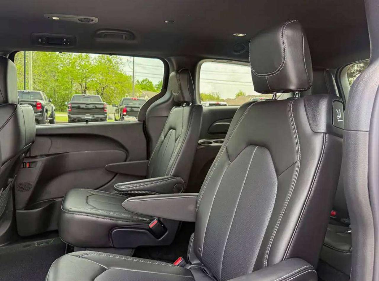 2027 Chrysler Pacifica SELECT | S Package Photo