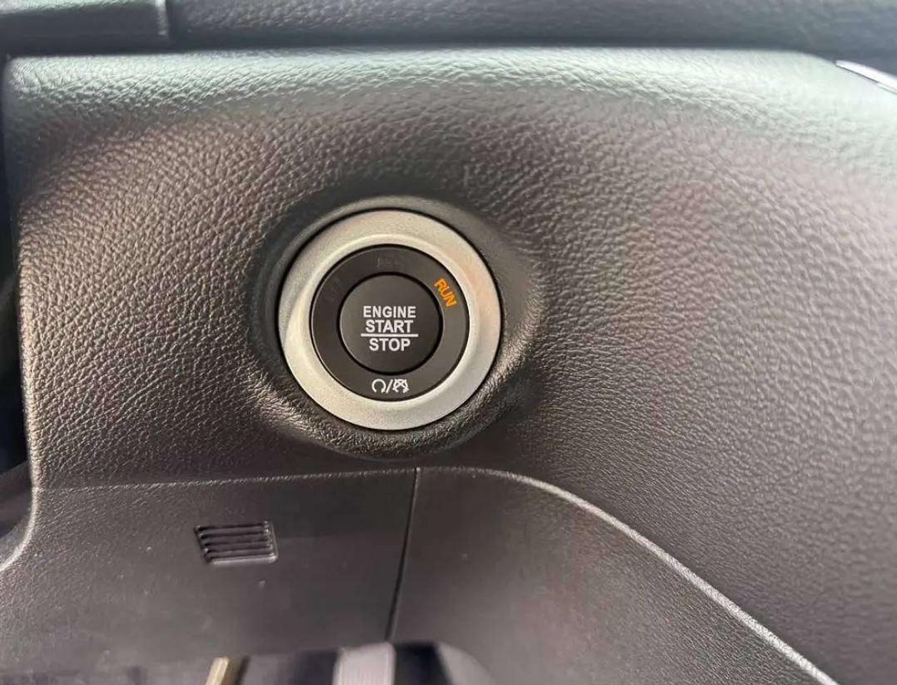 2027 Chrysler Pacifica SELECT | S Package Photo