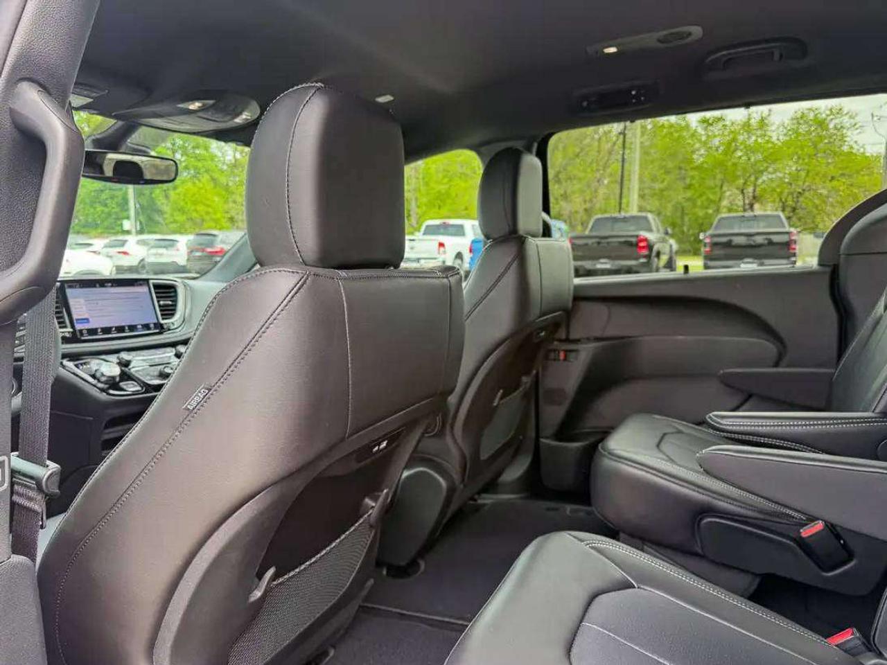 2027 Chrysler Pacifica SELECT | S Package Photo