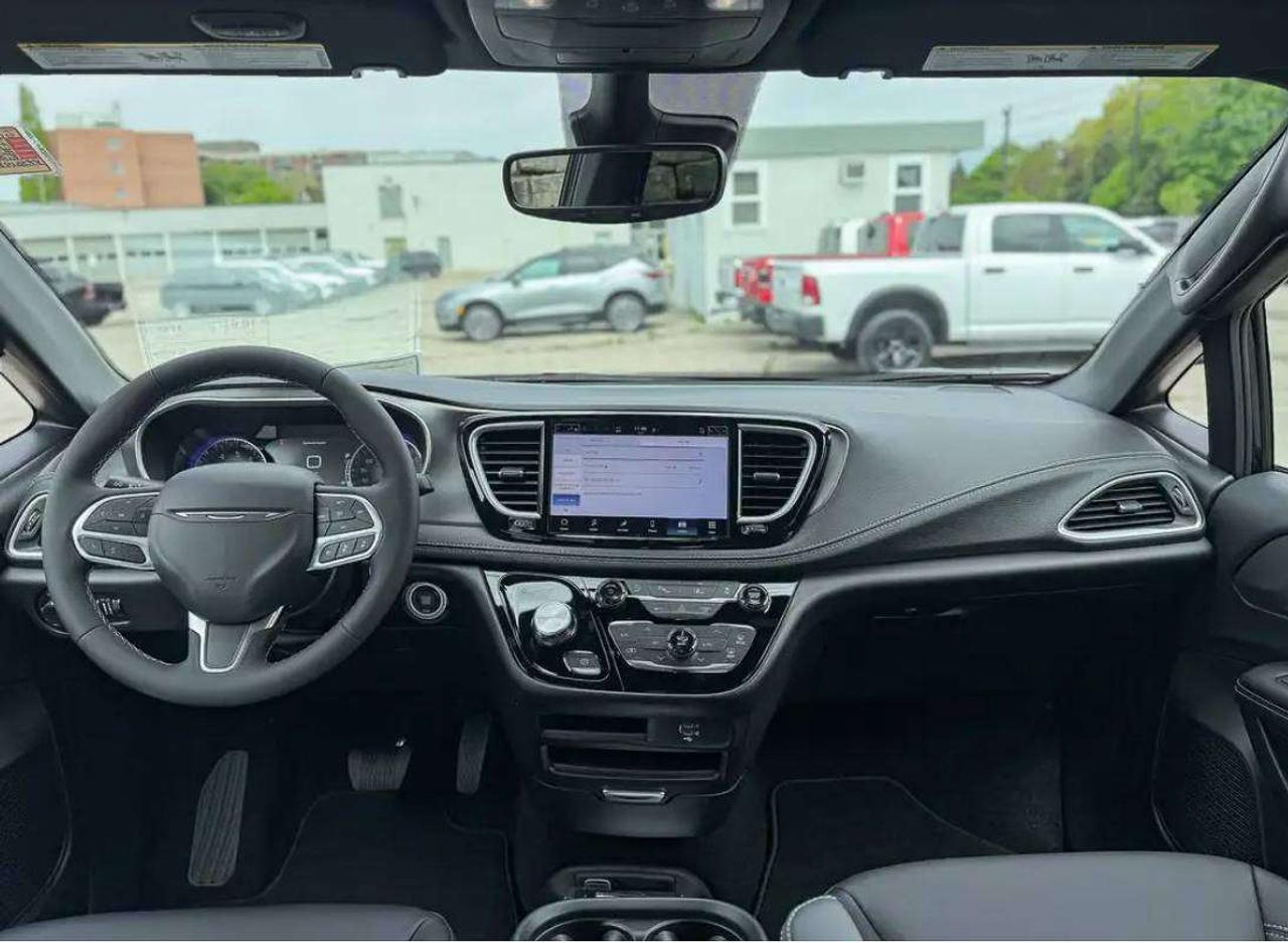 2027 Chrysler Pacifica SELECT | S Package Photo