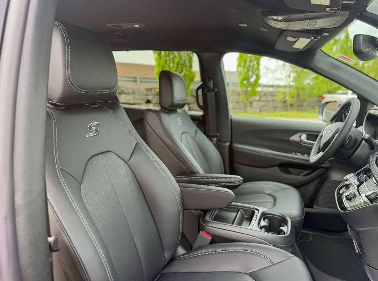 2027 Chrysler Pacifica SELECT | S Package Photo