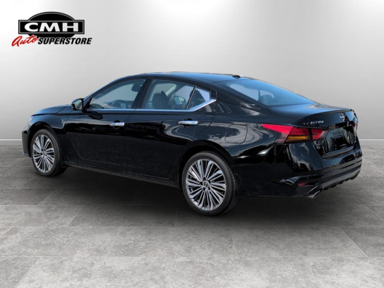 2024 Nissan Altima Platinum  - Low Mileage Photo3