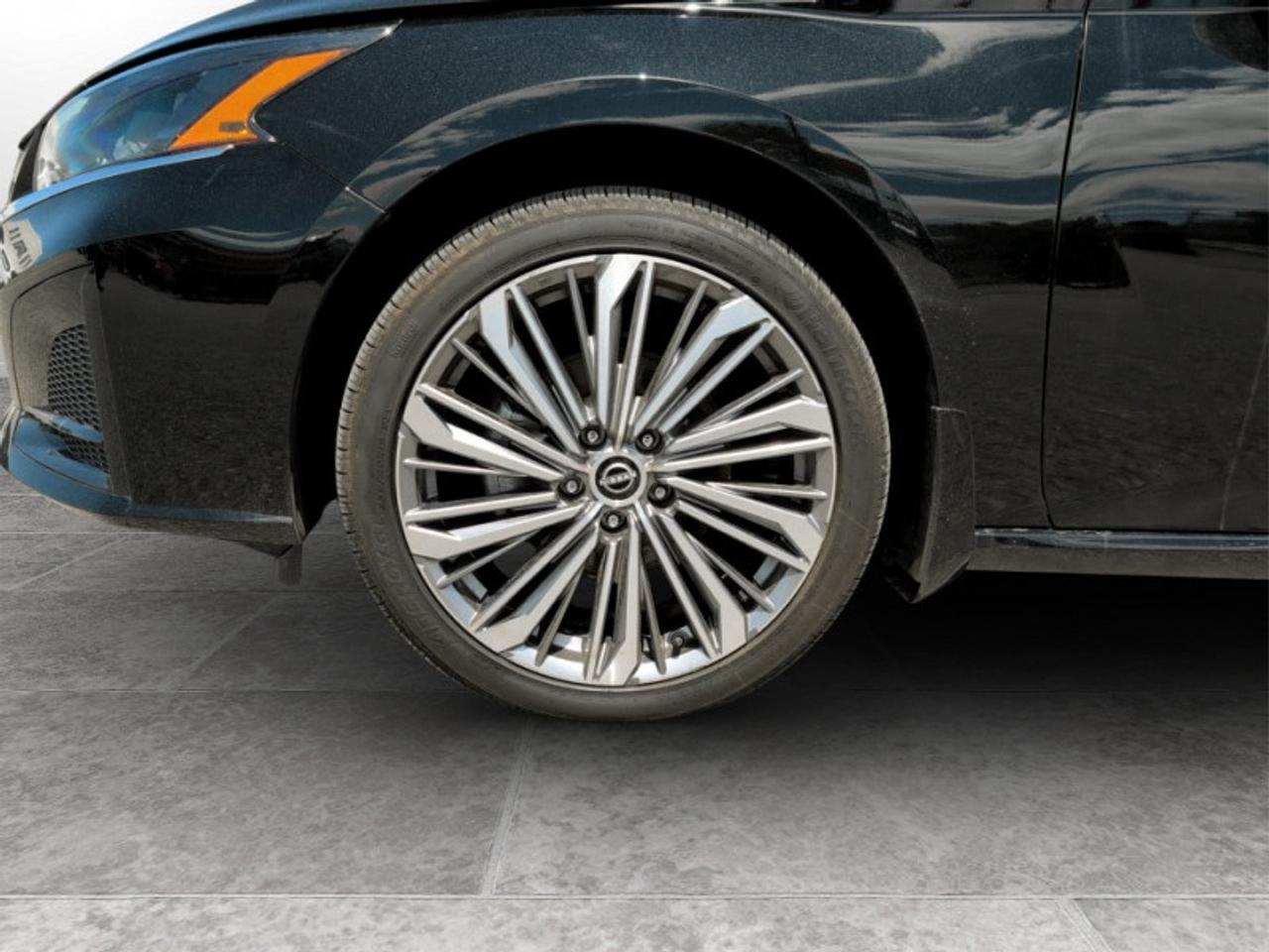 2024 Nissan Altima Platinum  - Low Mileage Photo