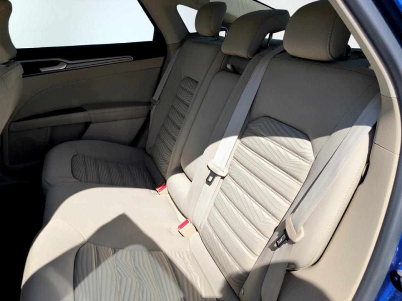 2016 Ford Fusion SE Tech Photo