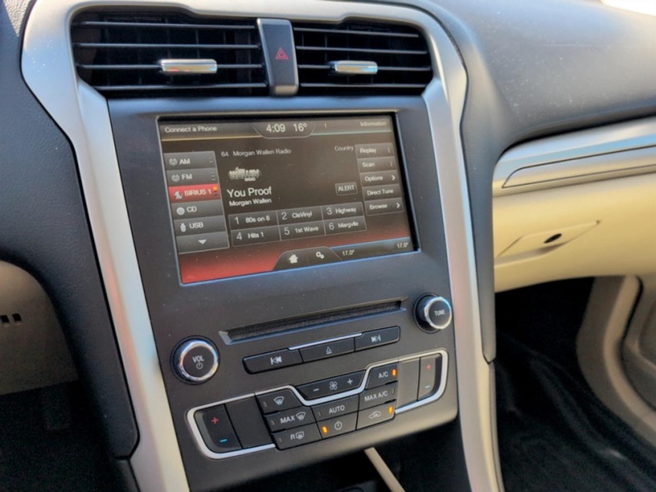 2016 Ford Fusion SE Tech Photo