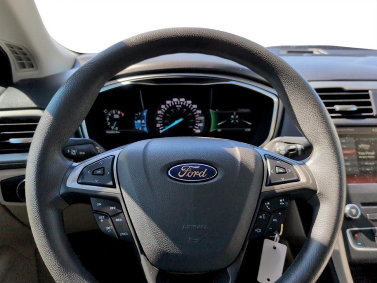 2016 Ford Fusion SE Tech Photo