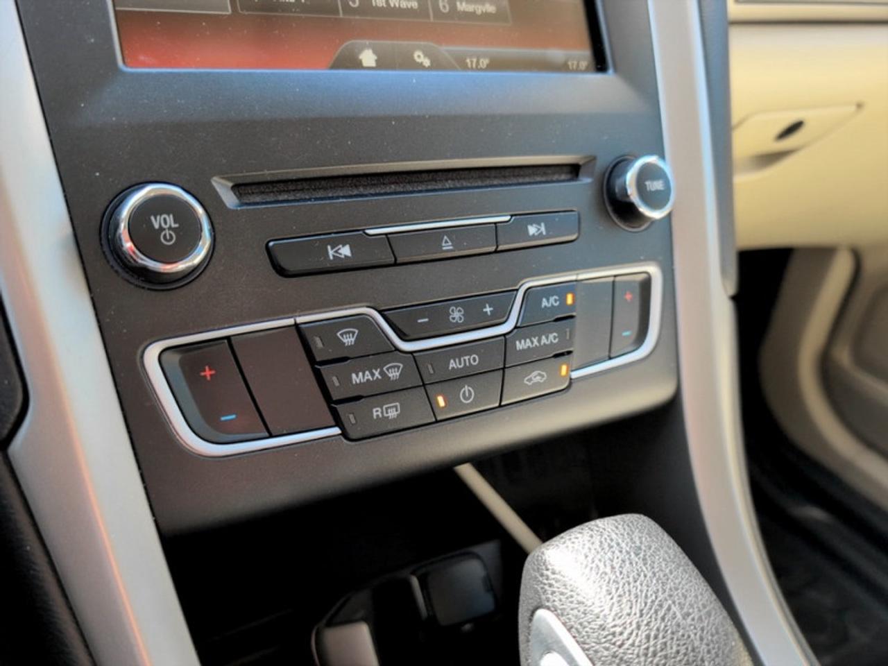 2016 Ford Fusion SE Tech Photo