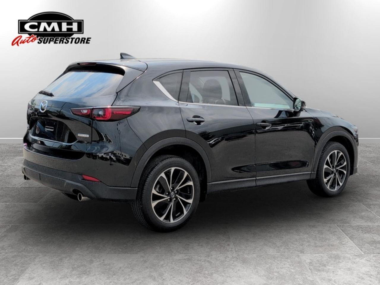 2022 Mazda CX-5 Grand Touring  **VERY LOW MILEAGE** Photo