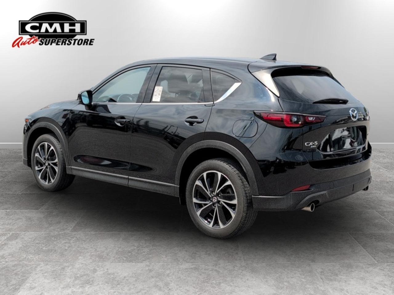 2022 Mazda CX-5 Grand Touring  **VERY LOW MILEAGE** Photo