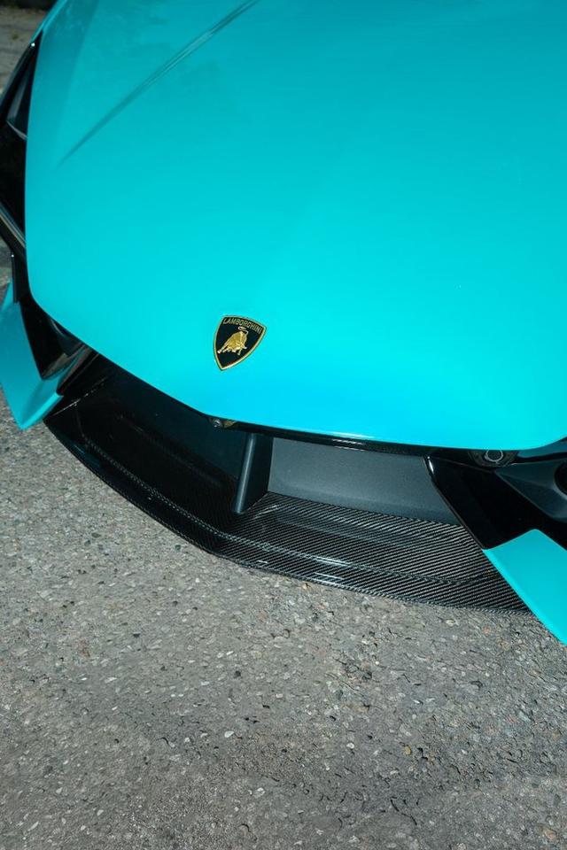 2025 Lamborghini Revuelto Carbon Spec Photo