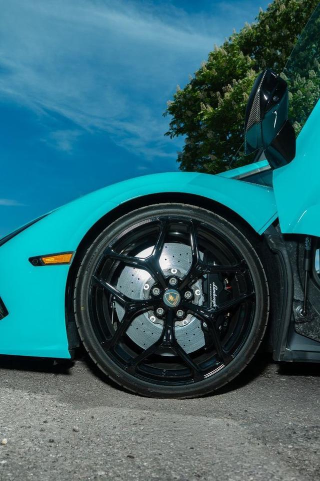 2025 Lamborghini Revuelto Carbon Spec Photo