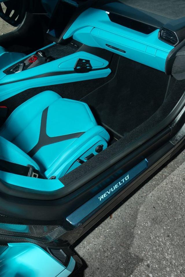 2025 Lamborghini Revuelto Carbon Spec Photo