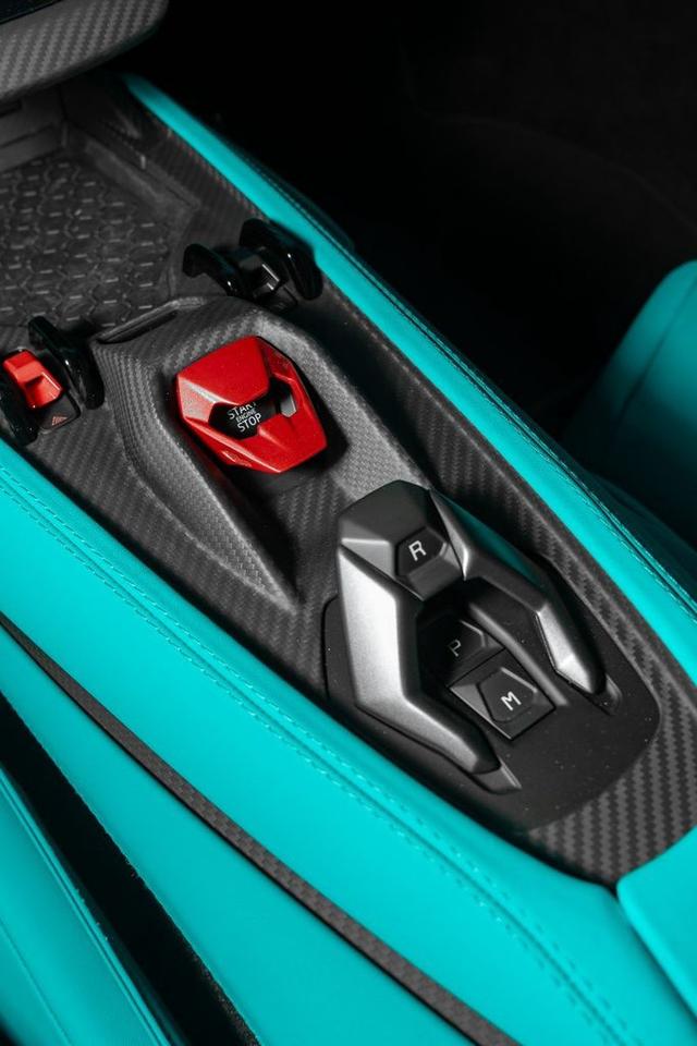 2025 Lamborghini Revuelto Carbon Spec Photo