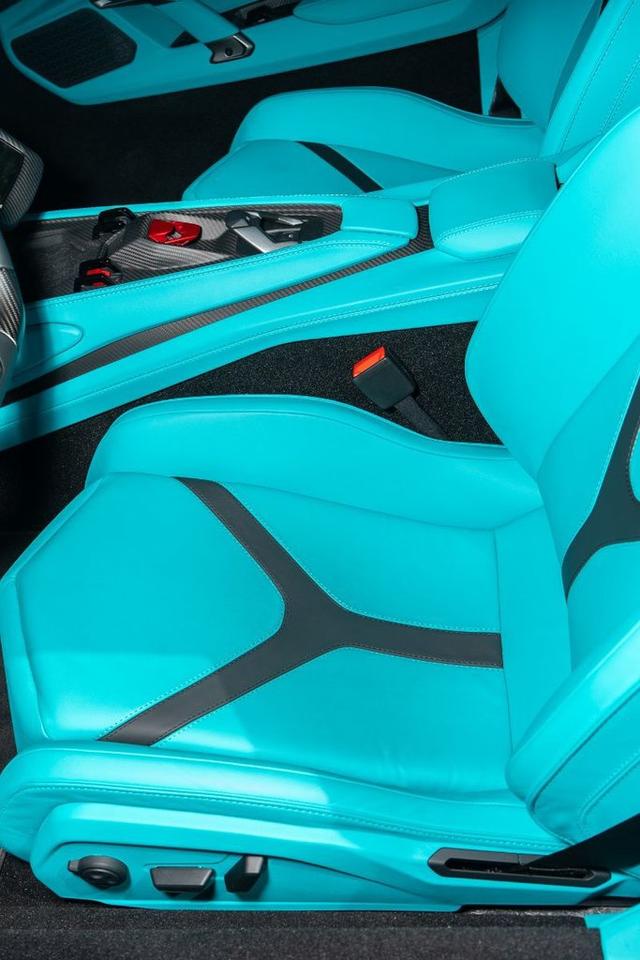 2025 Lamborghini Revuelto Carbon Spec Photo