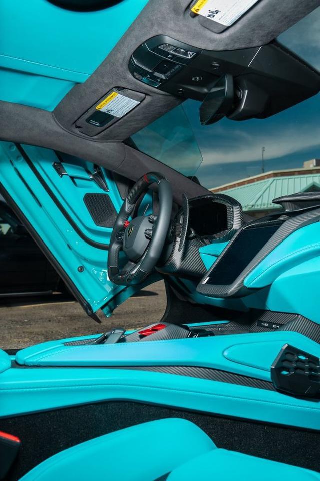 2025 Lamborghini Revuelto Carbon Spec Photo