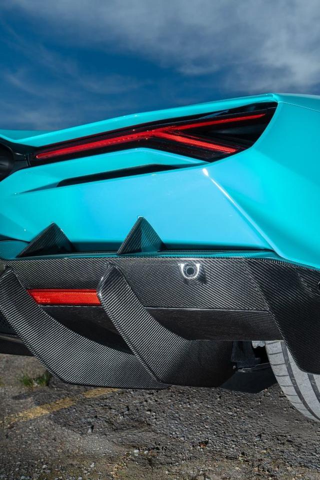 2025 Lamborghini Revuelto Carbon Spec Photo