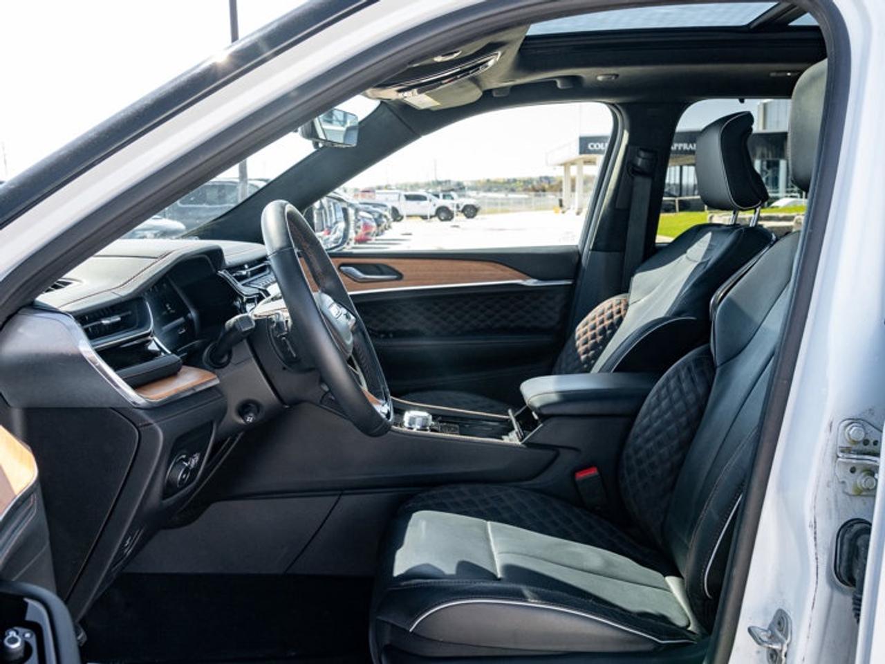 2025 Jeep Grand Cherokee Summit Reserve Photo