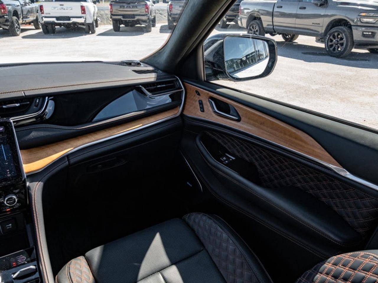 2025 Jeep Grand Cherokee Summit Reserve Photo