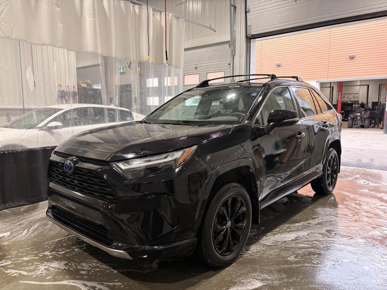 Used 2023 Toyota RAV4 Hybrid SE * AWD * GPS * TOIT * CARPLAY * CAMÉRA * VOLANT CHAUFF * for sale in Québec, QC