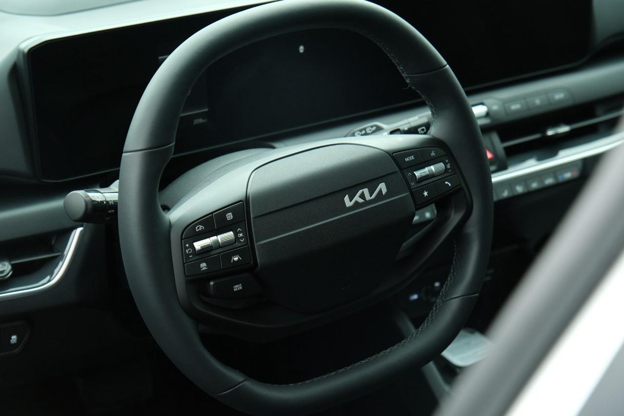 2026 Kia K4 Hatchback EX FWD Photo