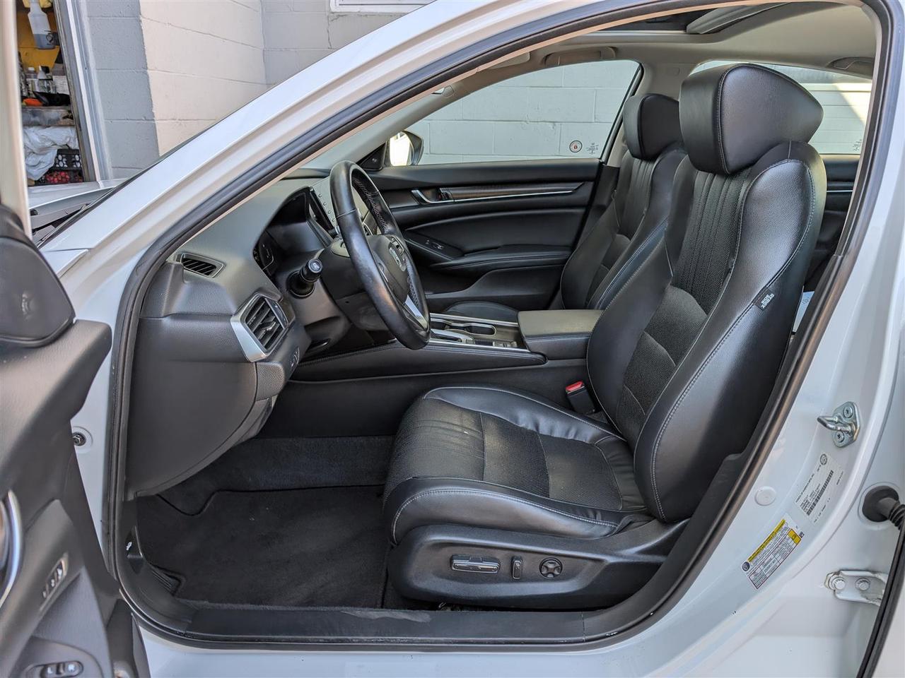 2018 Honda Accord EX-L - SUNROOF - LEATHER - TECH FEATS Photo
