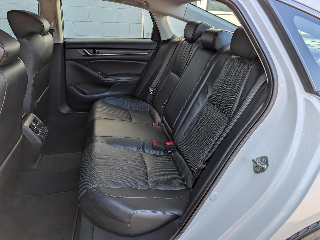 2018 Honda Accord EX-L - SUNROOF - LEATHER - TECH FEATS Photo