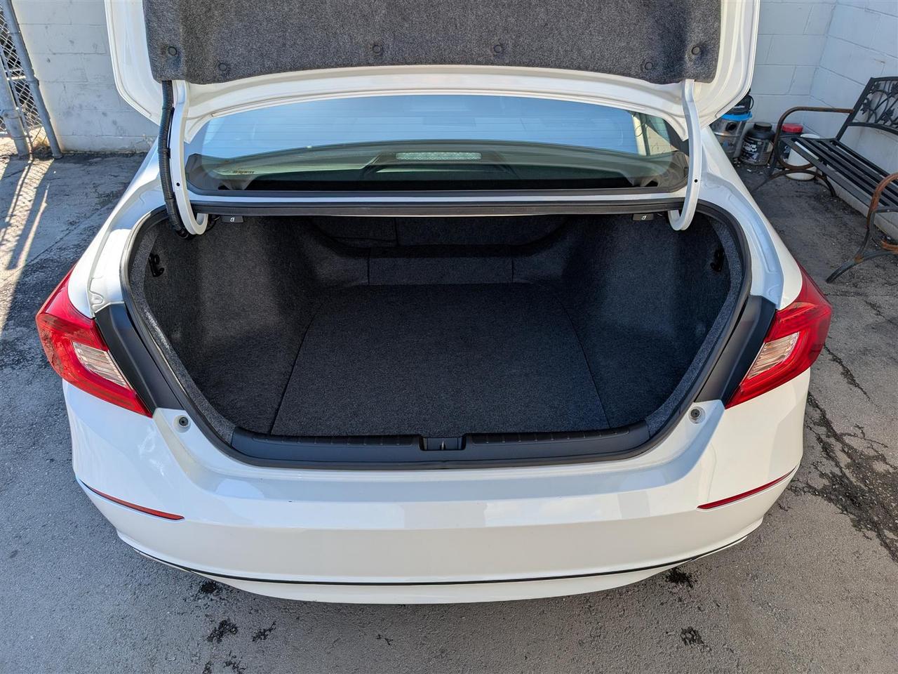 2018 Honda Accord EX-L - SUNROOF - LEATHER - TECH FEATS Photo