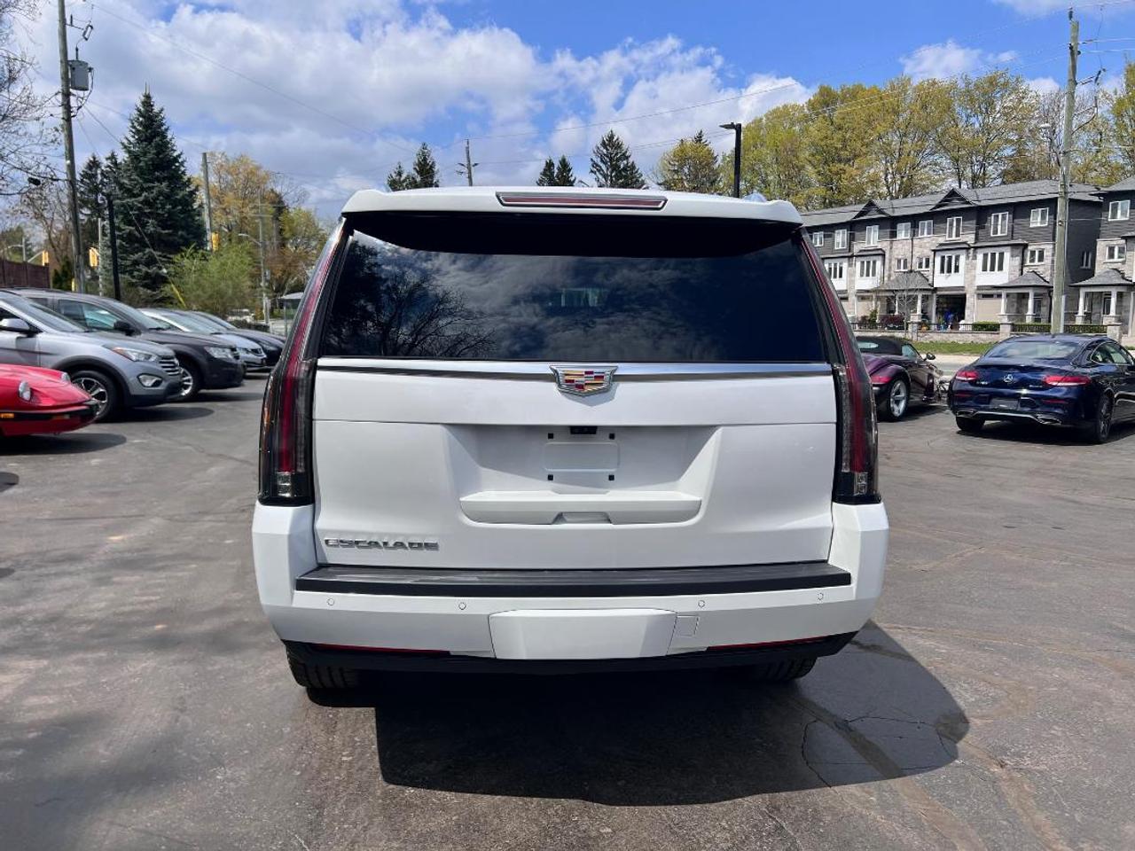 2019 Cadillac Escalade 4WD 4dr Premium Luxury Photo4