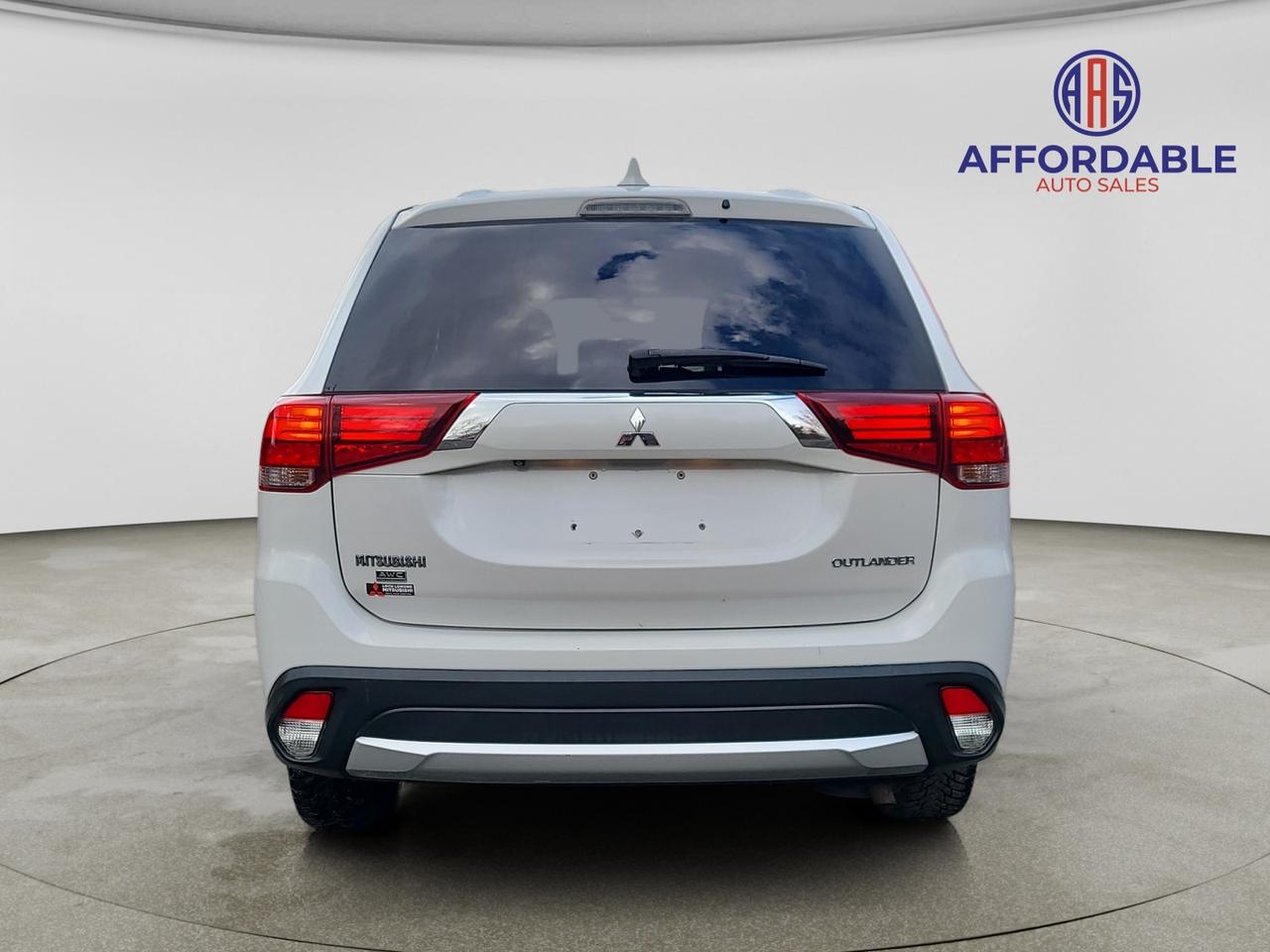 2018 Mitsubishi Outlander ES - Photo #4
