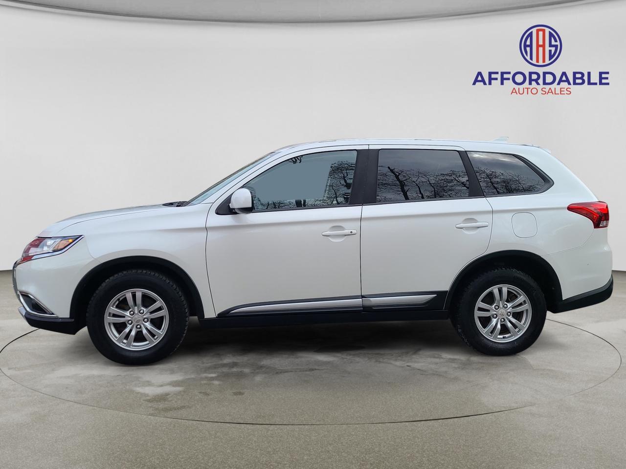 2018 Mitsubishi Outlander ES - Photo #2