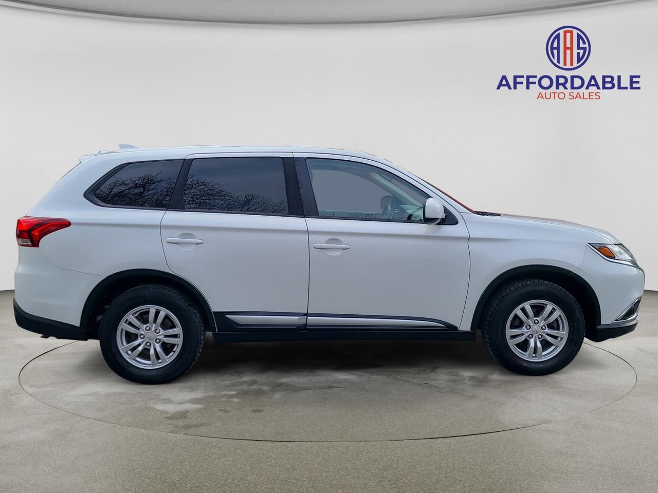 2018 Mitsubishi Outlander ES Photo