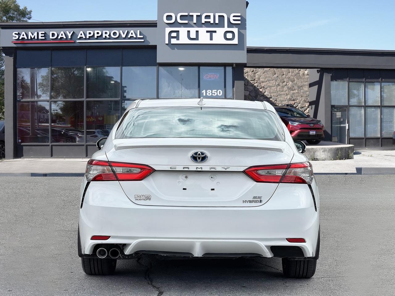 2018 Toyota Camry Hybrid SE Auto Photo