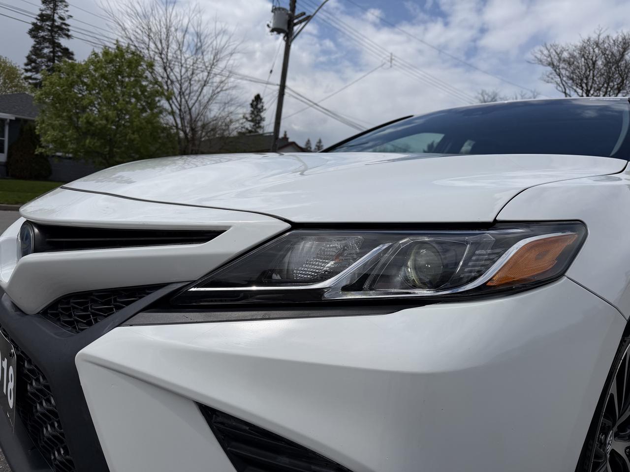 2018 Toyota Camry Hybrid SE Auto Photo