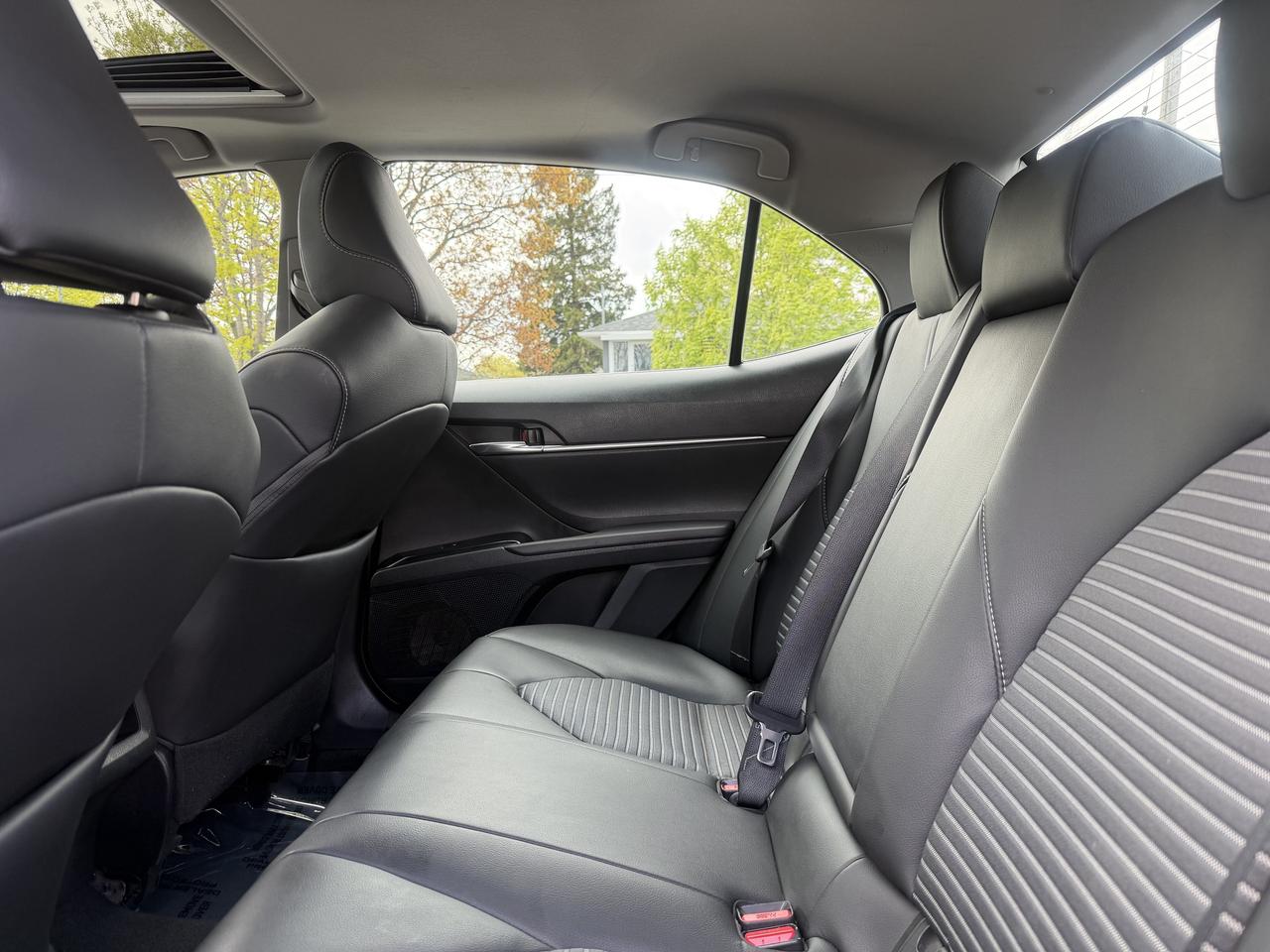 2018 Toyota Camry Hybrid SE Auto Photo