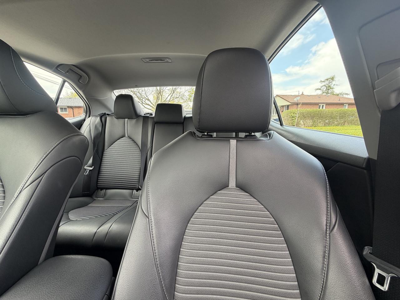 2018 Toyota Camry Hybrid SE Auto Photo